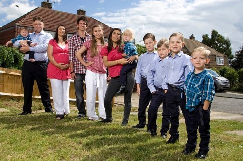 英母亲抚养11名子女:每天如军事行动(组图)