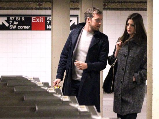 BRADLEY COOPER & ANNE HATHAWAY