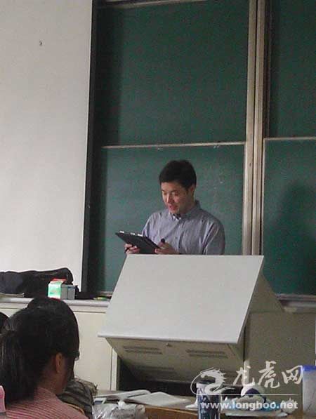 南医大“潮”师用iPad点名 学生称瞬间石化