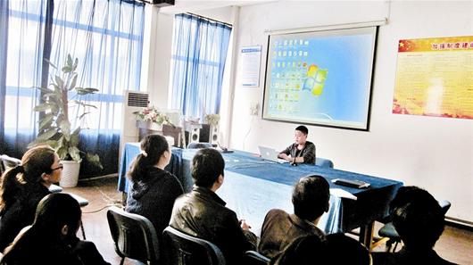 大二生为教师上课 曾经是网瘾少年和微软冠军