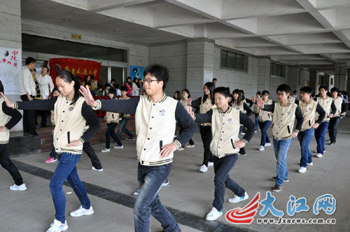 在華東交大，太極拳成為學生“必修課”，深受廣大學生歡迎。