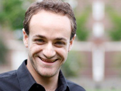 Adam Kern��һ����ʿ�ټ���������������ѧ��