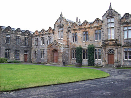 7. St Salvators Quad  University of St Andrews, Scotland ʥ߶෽Ժ³˹ѧո I bet this is where Oliver Wood taught Harry how to play Quidditch. ҸҴǰ½̹ĵط