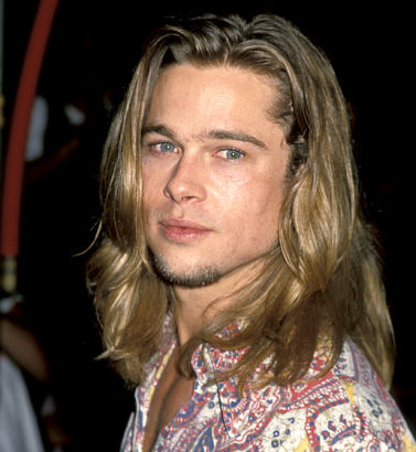 Sept. 8, 1993 At the True Romance premiere in September 1993, Pitt's blonde locks were long and tousled. 199398 1993꡶籩ӳƤصĽ𷢳ҡ