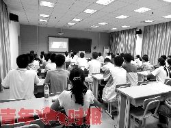 47名高二学生与浙大学生同步上课 47名高二学生与浙大学生同步上课