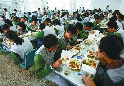 南京发首份学生午餐标准剔除油炸食品(图)
