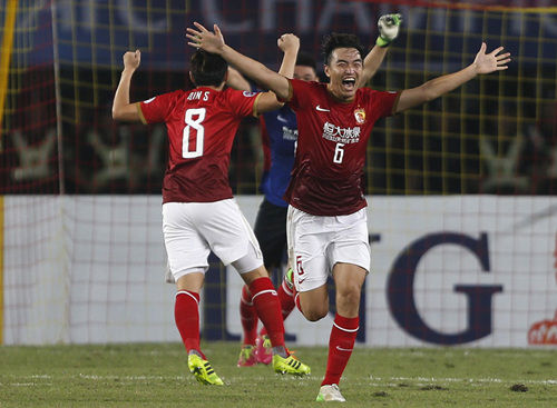 Elkeson De Oliveira Cardoso of China's Guangzhou Evergrande celebrates after scoring a goal against South Korea's FC Seoul duringtheir final match of the AFC Champions League at Tianhe stadium in the southern Chinese city of Guangzhou Nov 9, 2013. ǹһ뺫׶FCĵĽУݺԱElkeson De Oliveira Cardosoףɹһ