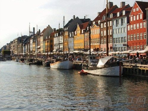 11. Nyhavn, Copenhagen ¸ۡ籾 17th and 18th century homes and bars dot the canal and entertainment district of the Danish capital. ׶ĸۿں鲼1718͵סլ¥;ưɡ