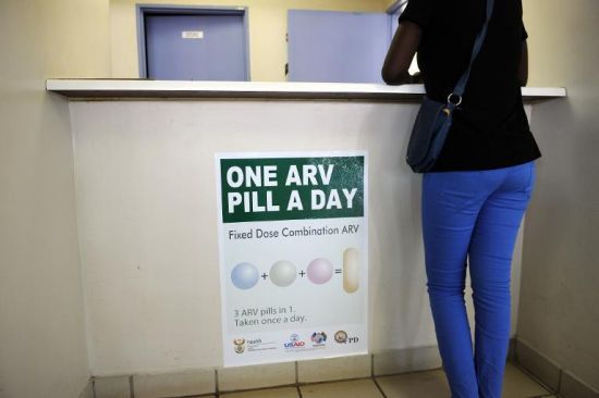 A woman queues at a clinic on April 8, 2013 during the launch of the new single dose anti-AIDs drug, in Ga-Rankuwa, South Africa(Agencies)