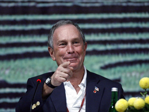Bloomberg worked as a parking lot attendant at Harvard and Johns Hopkins universities while getting his college degree. ŦԼг¡ѧҵԺڹԼս˹ѧͣ˲Сܡ