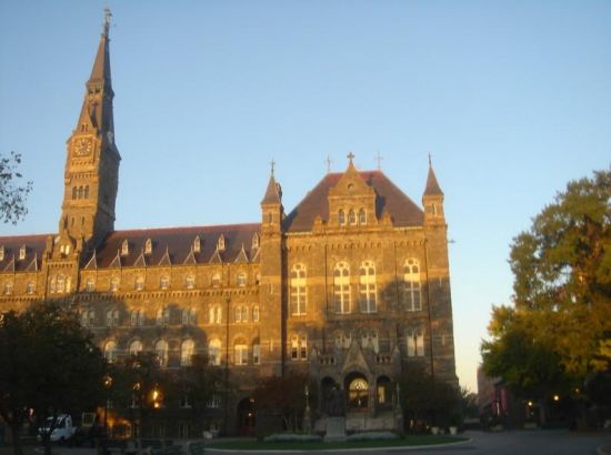 Georgetown(乔治城大学)=首都贵族子弟社交学校+国务院外交官第一养成所