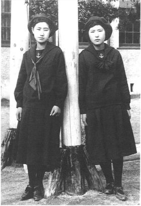 大正年间，福冈女学校的校服。