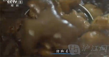 Stewed pigs feet with ginger