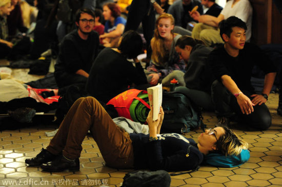 美加大伯克利分校学生抗议学费上涨占领校楼