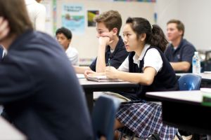 真实美国教育：中学生每天只能睡4个小时