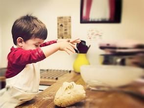 法国孩子Lamainàlapate教学法(图片来源于网络) 法国孩子Lamainàlapate教学法(图片来源于网络)