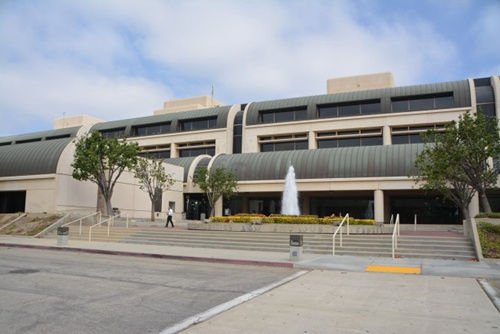 �±�����Ů�������ڼ��ж������Сʱ��������������棬3���ڿ⿨�ɼ������иߵȷ�Ժ���л������ꡣ�������������ձ�����������Ӱ��