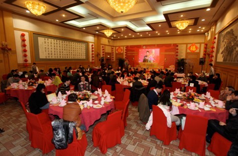 考生认真聆听考场须知 考生认真聆听考场须知