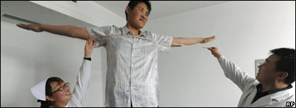 Zhao Liang is 2.46 metres tall