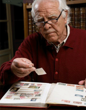 和老外交流口语600句:他一直集邮