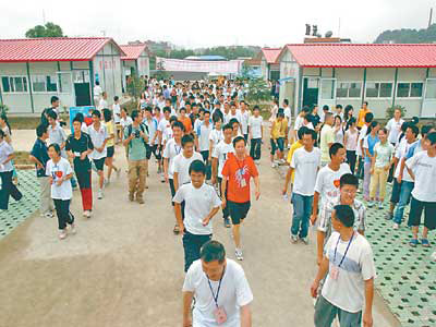 四川灾区高考：监考老师禁止与考生谈地震(图)