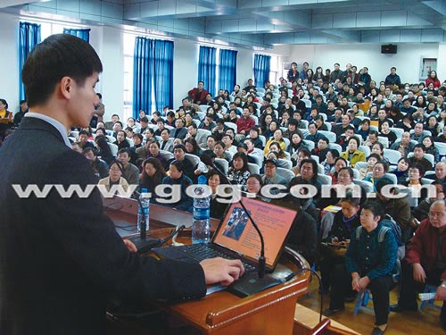 香港大学09年内地招生 备下900万奖学金(图)