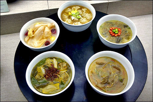 垂涎欲滴韩国美食:各式年糕汤