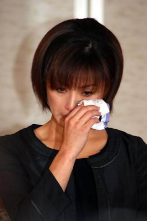 酒井法子向日本和海外粉丝道歉 将接受精神治疗