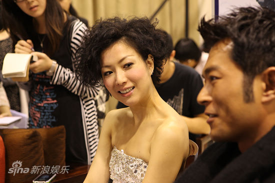 郑秀文笑看古天乐