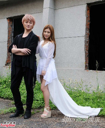 阿沁拍摄《原谅我》影像 对<em>鸡排妹</em>泼颜料|阿沁