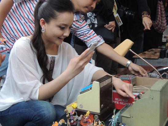 孙茜逛台湾跳蚤市场为影迷吹口琴|孙茜|台湾