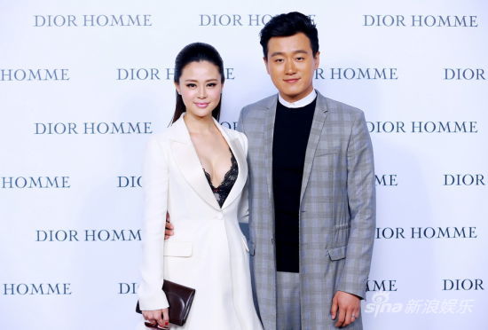 众星齐聚<em>品牌</em>新装发布会 关悦<em>性感</em>抢镜-北京广