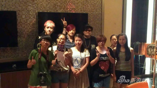 耀乐团办专辑欢唱会 主唱张敬豪带病出场|耀乐