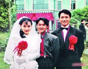 马景涛(右)和陈德容(左)主演的《水云间》,男女主角纠缠在多角恋中.