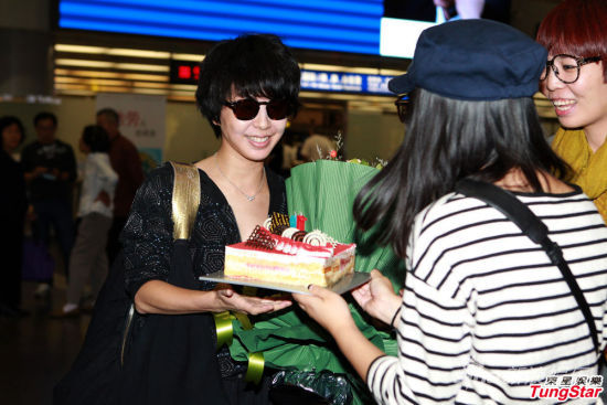 许茹芸携员工法国游期待异国浪漫邂逅(图)