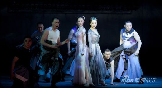 田沁鑫《青蛇》上海热演 袁泉现场庆生