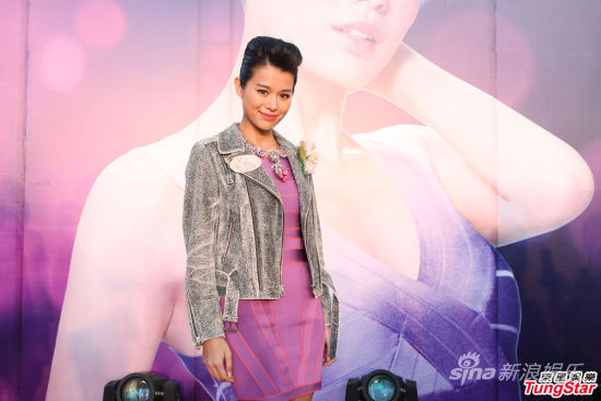 胡杏儿不怕冷秀美腿 享受单身不恋爱(图)