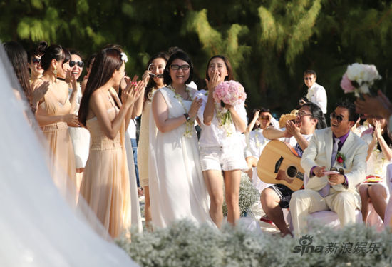 陈思诚佟丽娅完婚 王智幸运接得新娘捧花