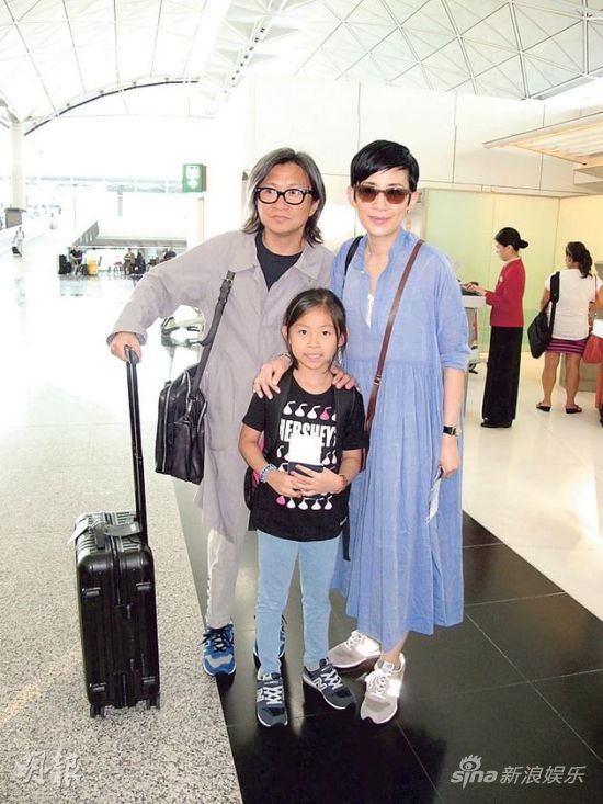 吴君如昨天（6月27日）启程前往纽约领奖，陈可辛和8岁大的女儿也同行。