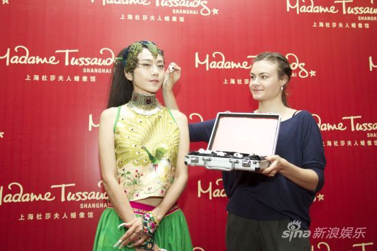 杨丽萍成杜莎馆首位舞蹈家蜡像 称要减肥