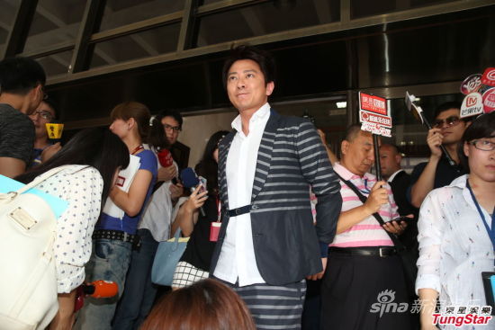 孙耀威夜店开一天就倒闭 出庭索赔三千万