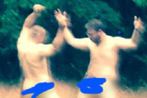 弗兰科与好友裸体狂欢 扮野人甩鸟对舞.图