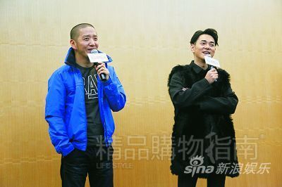 郝云露微笑