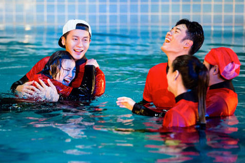 《奔跑吧》公映 李晨谢依霖获赞最强CP