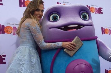 《疯狂外星人》首映 谢耳朵蕾哈娜亮相