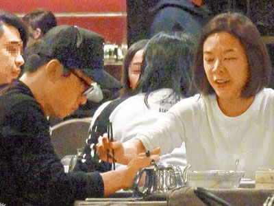 54����ֺ�40��Ů����Լ�� ��ҹ��Ů����