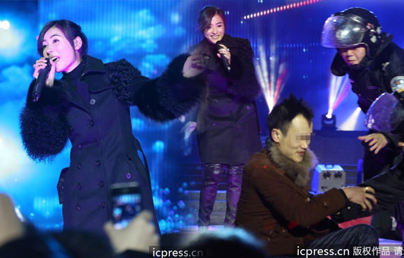 �Ű�֥¦�����տ��꣬һ�����Է�˿����������̨����ɧ�ң���󰲱��������ֹס���档