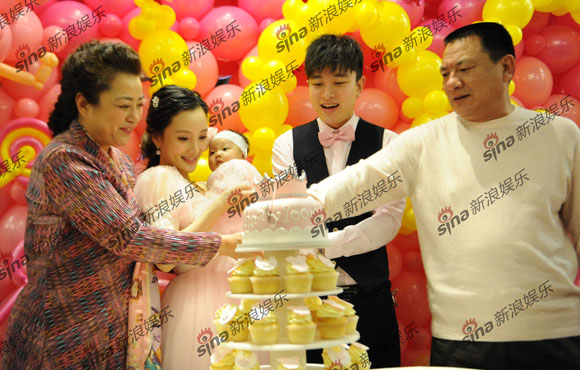 1��30�ռ�������С�Ϊ��ŮСܰܰ������磬��������ĸ��������Ϊ��Ůף����