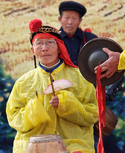 盘点：娱乐生活60年娱乐场所变迁史--田间地头(图)