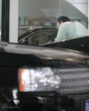 陈宝国出手阔绰一小时购定百万跑车(组图)